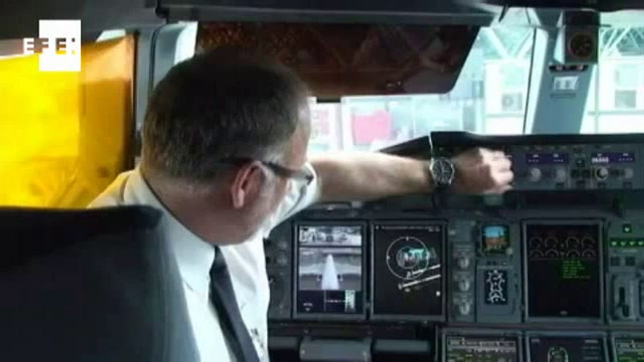 Maior avião de passageiros do mundo é apresentado em São Paulo.