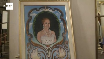 Buenos Aires recupera closet de Eva Perón cinquenta anos depois.