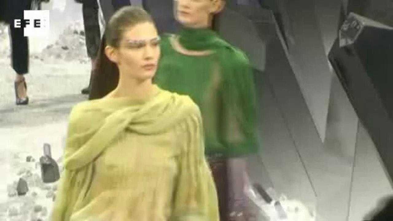 Chanel apresenta suas propostas na Semana de Moda de Paris.