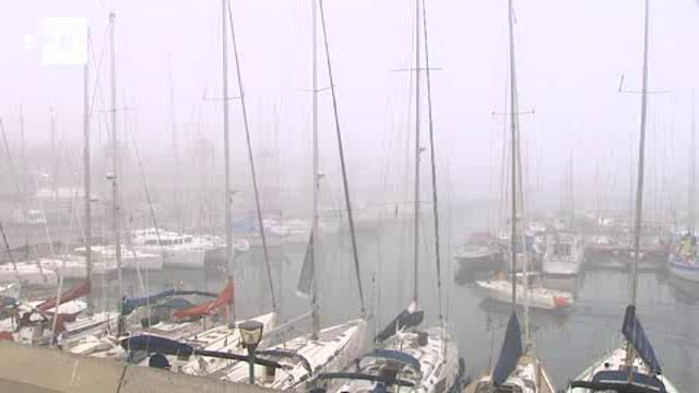 Una densa niebla sorprende a Barcelona y a otras localidades del litoral