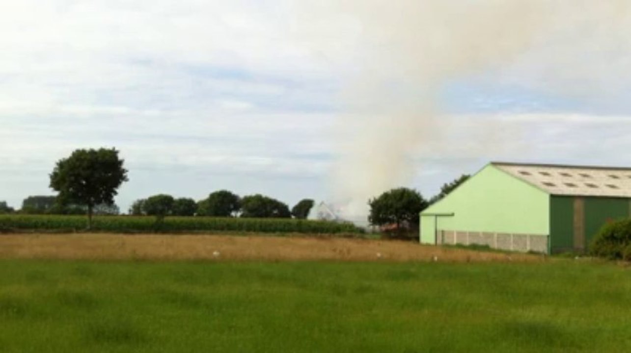 Tonquédec. Les bottes de pailles et la grange partent en fumée