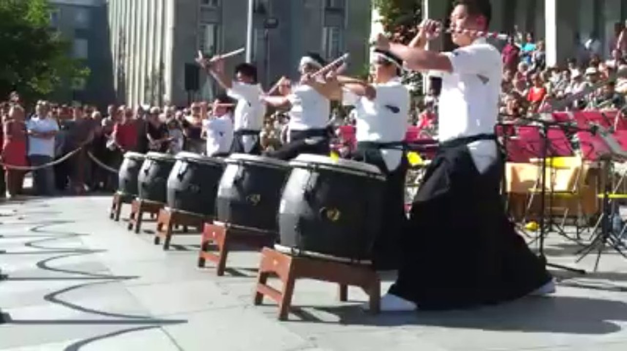 Brest. Les marins japonais régalent place de la Liberté