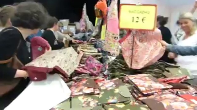 Crac'h. Marée humaine au déstockage de Papa pique et maman coud