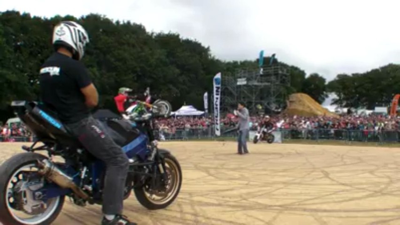 Finist'Air Show. Le pilote moto Jorian Ponomareff dans la catégorie stunt