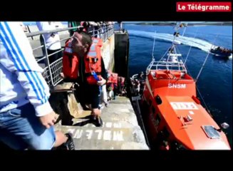Ile Molène. Le Fromveur II talonne, les passagers évacués.