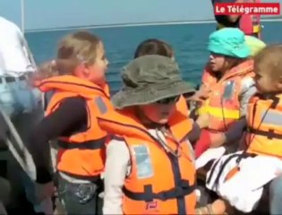 Sainte-Marine. Les écoliers sur le pont de la Belle Angèle