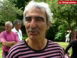 Etables-sur-Mer. Raymond Domenech s'offre un bain de foule