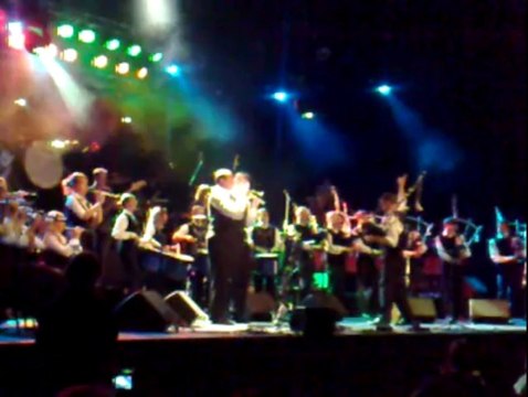 Filets bleus. Egin et le Bagad Konk Kerne ouvrent le bal