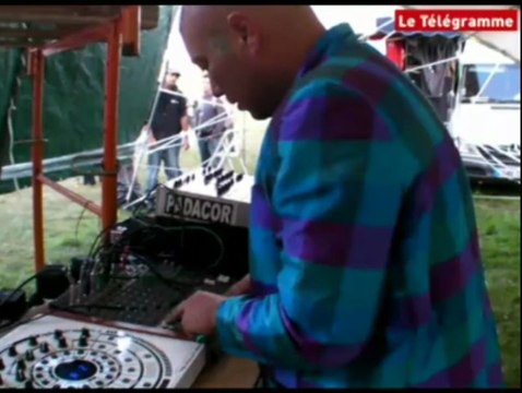 Rave-party. Rencontre entre locaux et teufeurs