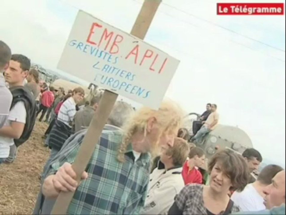 Crise du lait. Journée blanche en Bretagne
