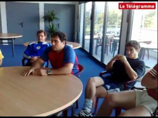 Download Video: Rugby. Les Argentins de Vannes se mettent au français