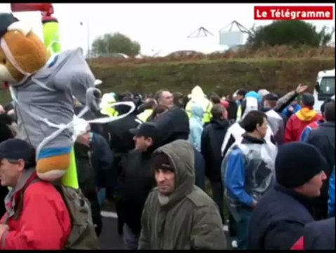Papeteries de Mauduit. Les grévistes bloquent la RN 165