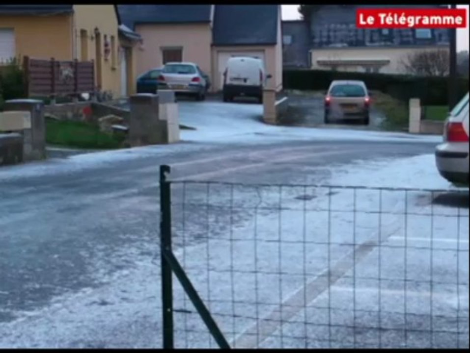 Neige. Premiers flocons sur Le Faou (29)