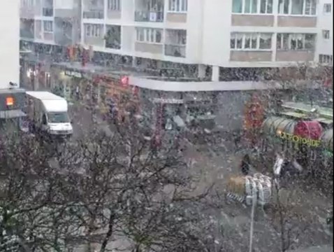 Lorient (56). La neige tombe mais ne colle pas