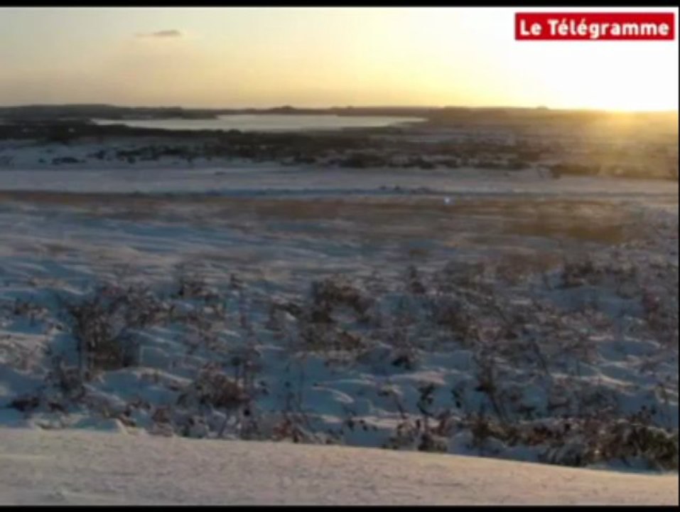 Monts d'Arrée (29). Neige et soleil sur la montagne Saint-Michel