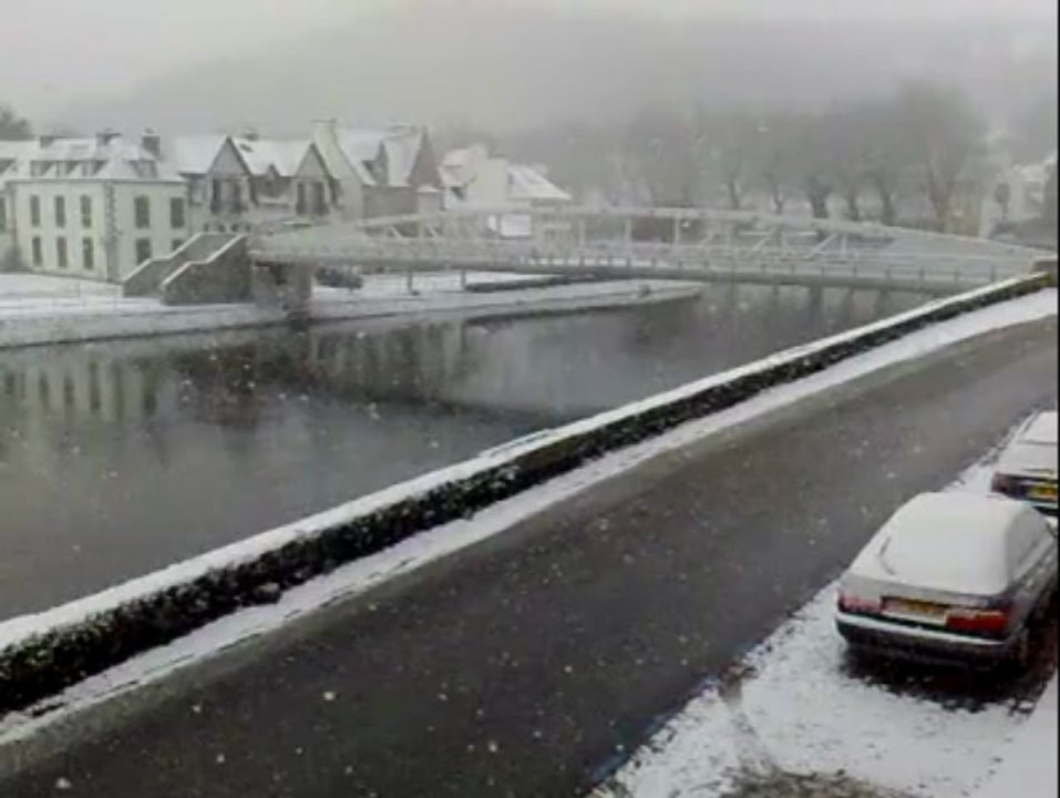 Châteaulin (29). Neige sur les bords de l'Aulne - Vidéo Dailymotion