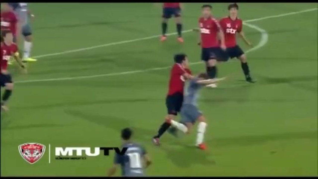 incredibile come viene battuto questo calcio di rigore