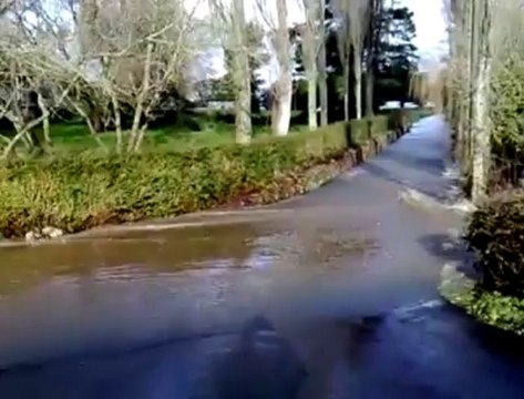Plougasnou (29). Le chemin de Tromelin inondé