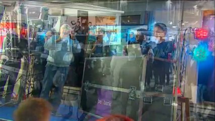 "Hit the road Jack" par Paul Ambach et accompagné d'une prestation des Funky Feet !