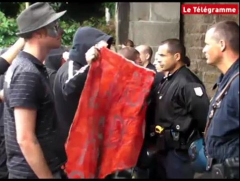 Guingamp (22). Face à face tendu entre forces de l'ordre et anti-Le Pen