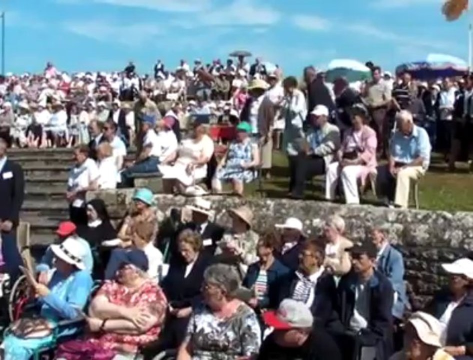 Sainte-Anne la Palud (29). Plein soleil sur le pardon des malades