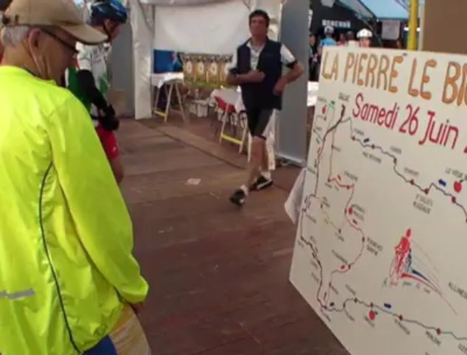 Pierre Le Bigaud. les coureurs découvrent le parcours