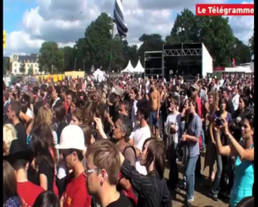 Vieilles Charrues. Samedi. The Guests Only sur la scène Xavier Grall