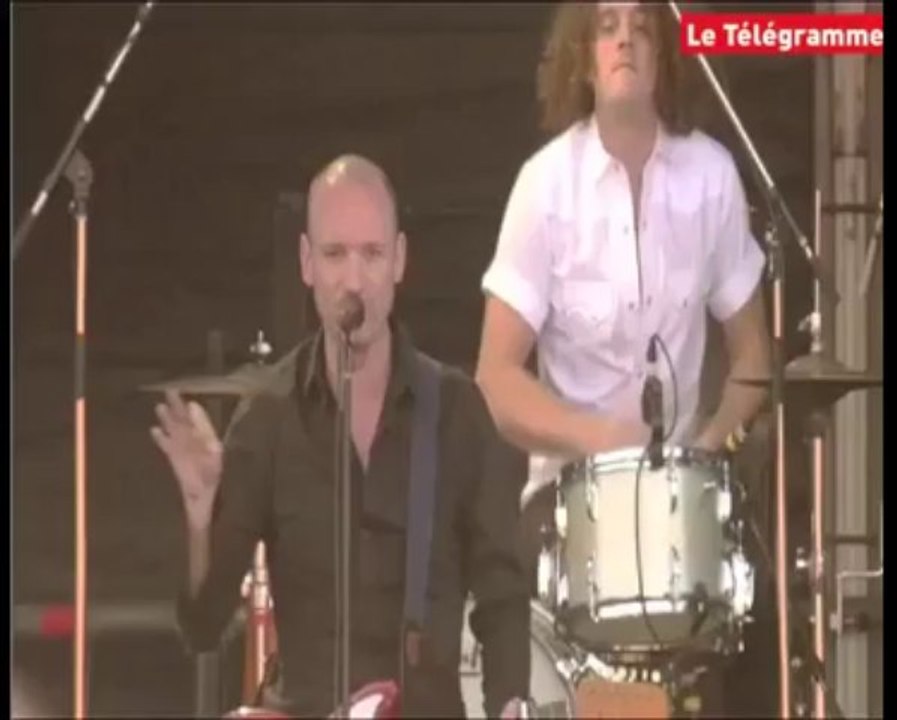 Vieilles Charrues. Les images du concert de Gaëtan Roussel