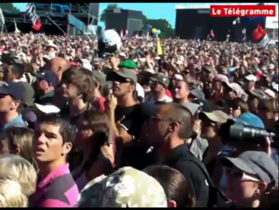 Vieilles Charrues. Dimanche. Le début du concert de Souchon
