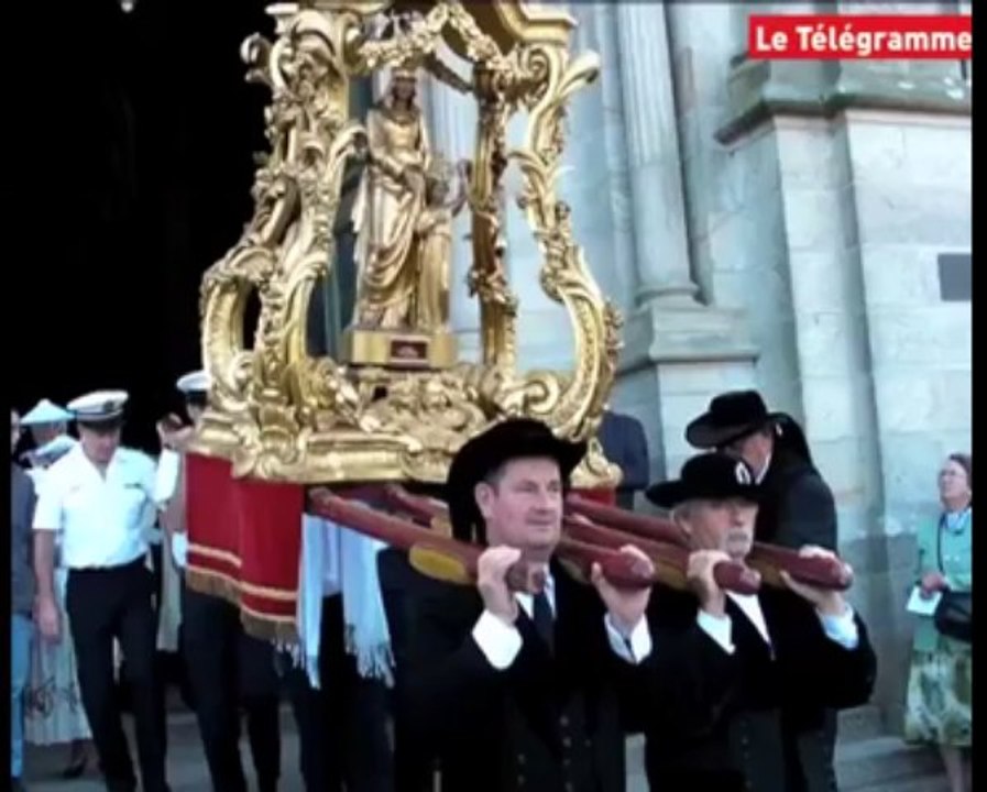 Auray (56). Les images du Grand Pardon de Sainte-Anne
