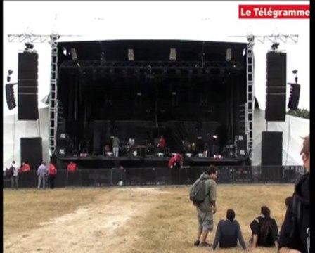 Bout du Monde. Derniers préparatifs sur la scène Landaoudec