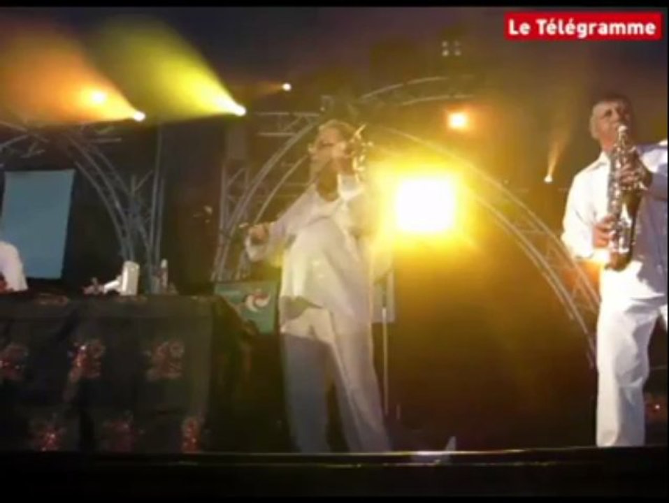 Bout du Monde. DJ Click enflamme le chapiteau