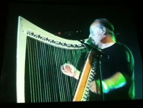 Lorient. Fil : Alan Stivell chante son bout du monde