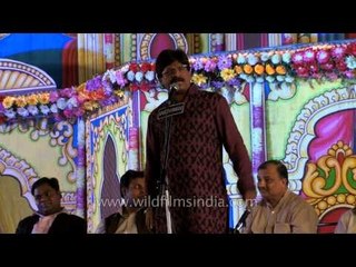 Hasya kavi Anil Agarvansi  performing at Lal quila maidan