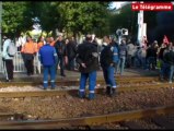 Lorient (56). 200 manifestants bloquent les TGV