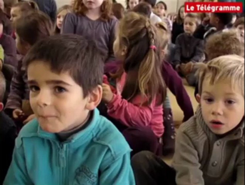 Saint-Quay-Perros (22). Albert Jacquard visite une école à son nom