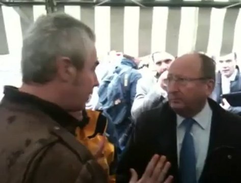 Vannes (56). Des manifestants perturbent l'inauguration de la rue Hoche