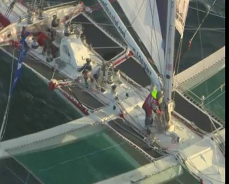 Route du Rhum. Bertrand Quentin parle avant son hélitreuillage