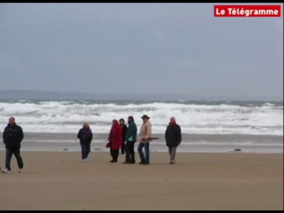 Plomodiern 29). La houle au rendez-vous