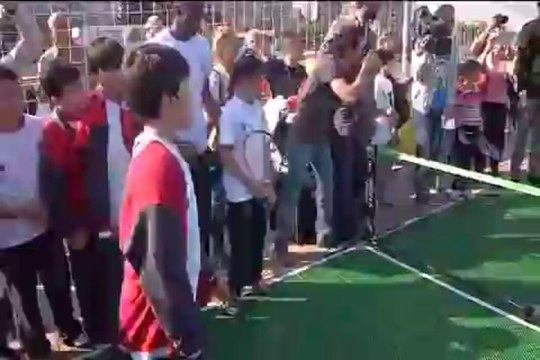 Caroline Wozniacki, çocuklarla tenis oynadı