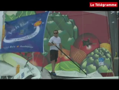 Route du Rhum. L'arrivée de Lionel Lemonchois, vainqueur en 2006