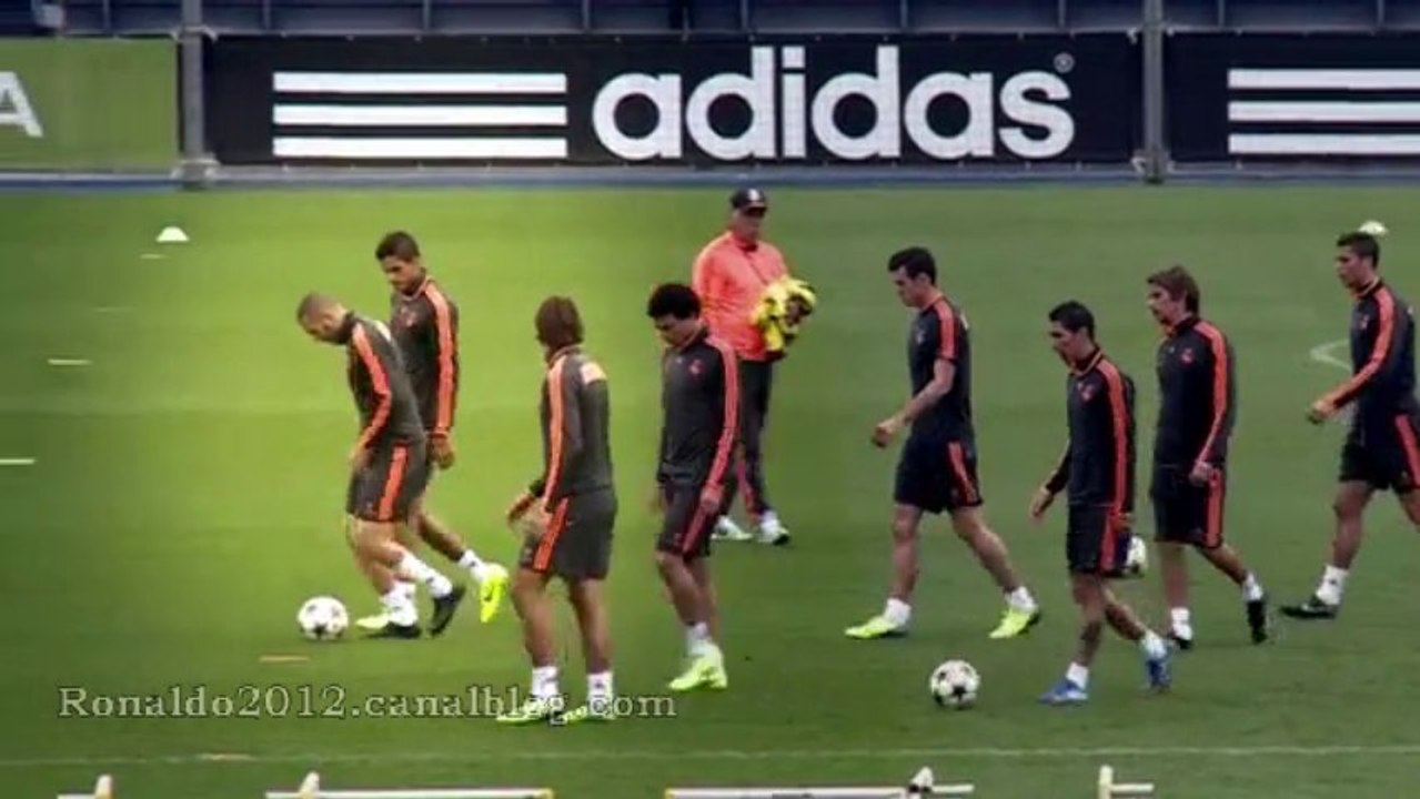 Juggling of Benzema and Gareth Bale - Real Madrid Juventus