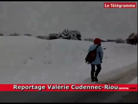 Morlaix-Lannion. La neige envahit la plage et la route