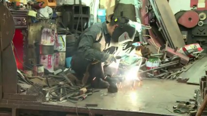 في هونغ كونغ جيش من العربات يجرها مسنون