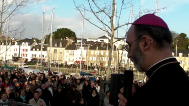 Vannes. Chrétiens persécutés : un millier de fidèles défilent en silence