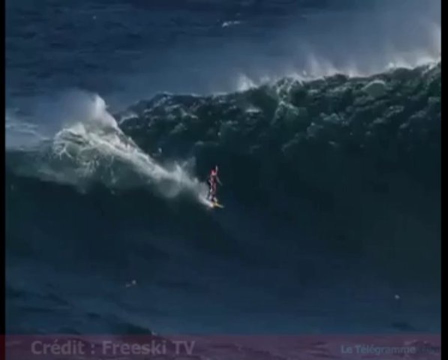 Insolite. Il surfe une vague de 10 mètres... en skis