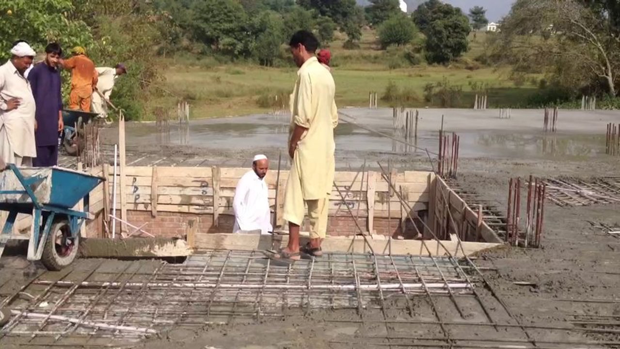 Jamia noshahi half roofing under constraction video by syed ghuffar h s