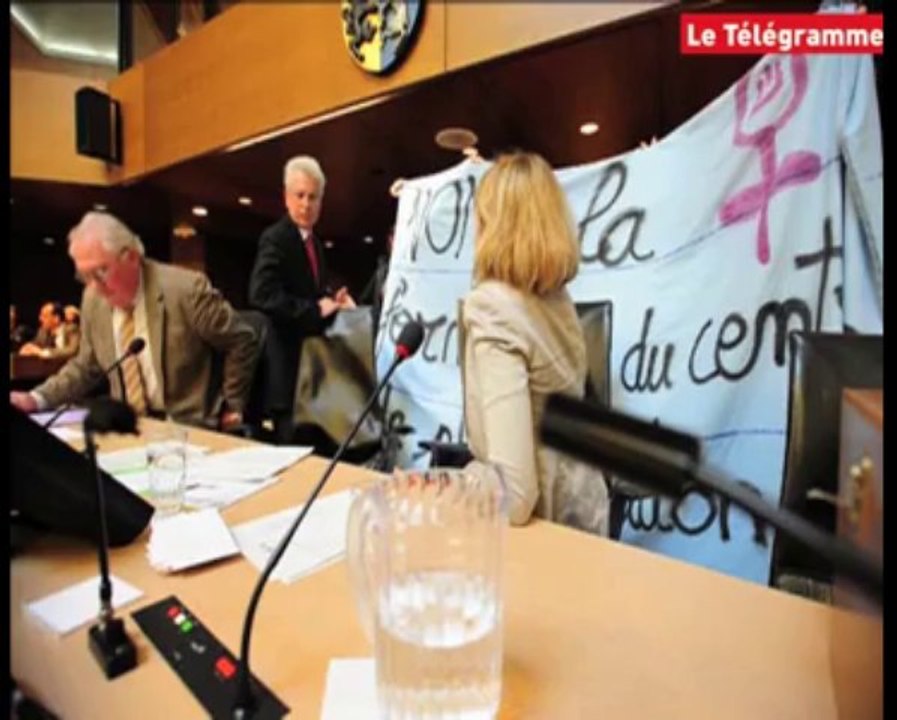 Finistère. Les images de la manifestation au conseil général