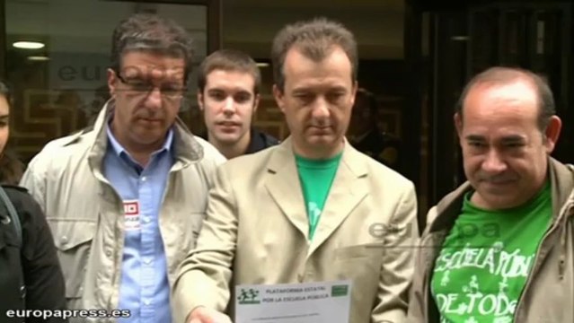 Plataforma Escuela Pública entrega carta a Wert