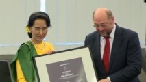 Delayed reception as Aung San Suu Kyi accepts 1990 Sakharov prize